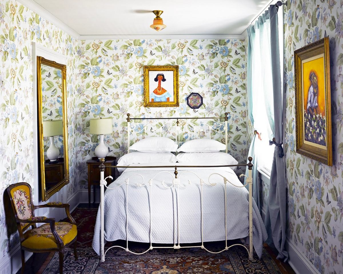 Спальня в цветах: оранжевый, желтый, фиолетовый, серый, светло-серый. Спальня в стилях: классика, эклектика.