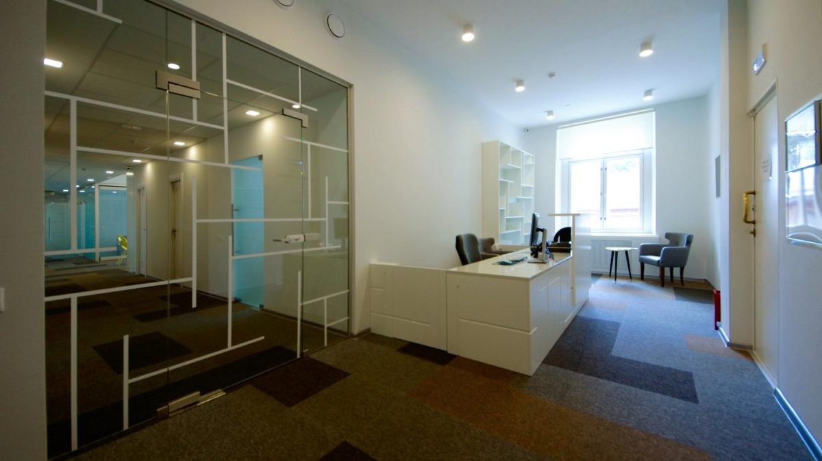 Многофункциональный и уютный офис-трансформер с мебелью из ИКЕА
