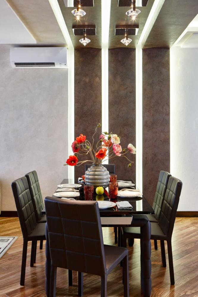 Фартук кухни, заметно перекликающийся со стеной гостиной, выполнен при использовании плитки из коллекции Franco Pesshioli.